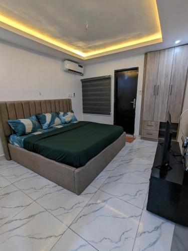 De Luxuria contemporary bathroom suite - serviced apartments in Lagos