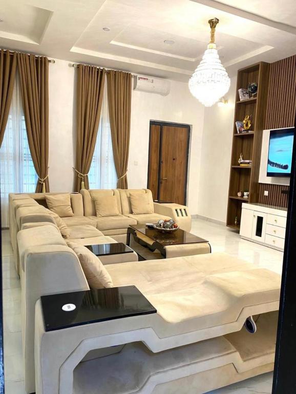 De Luxuria penthouse dining suite - shortlets in Lagos Island