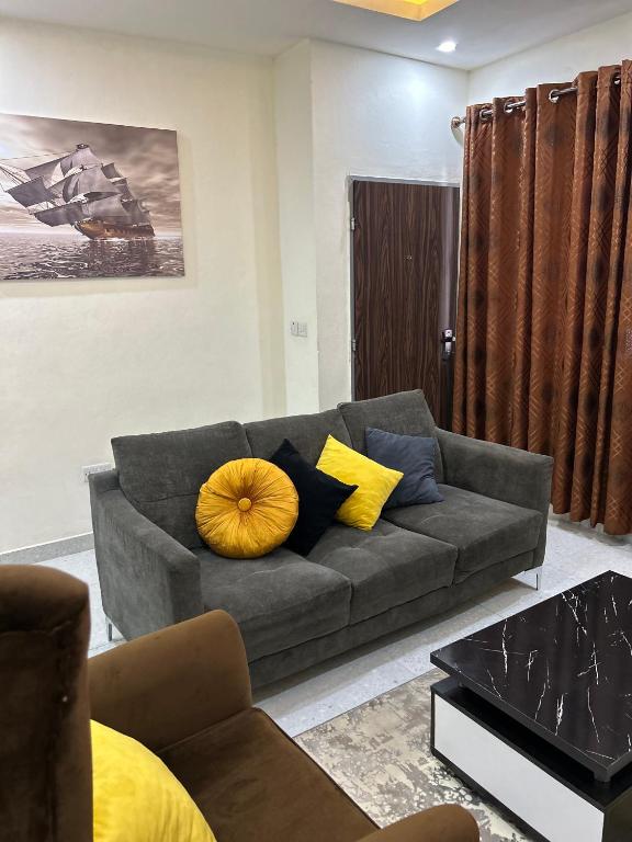 De Luxuria private scenic balcony - shortlet in Ikate Lekki