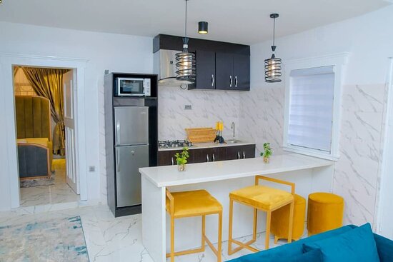 De Luxuria Shortlet Apartment relaxation lounge - shortlet in Ikotun